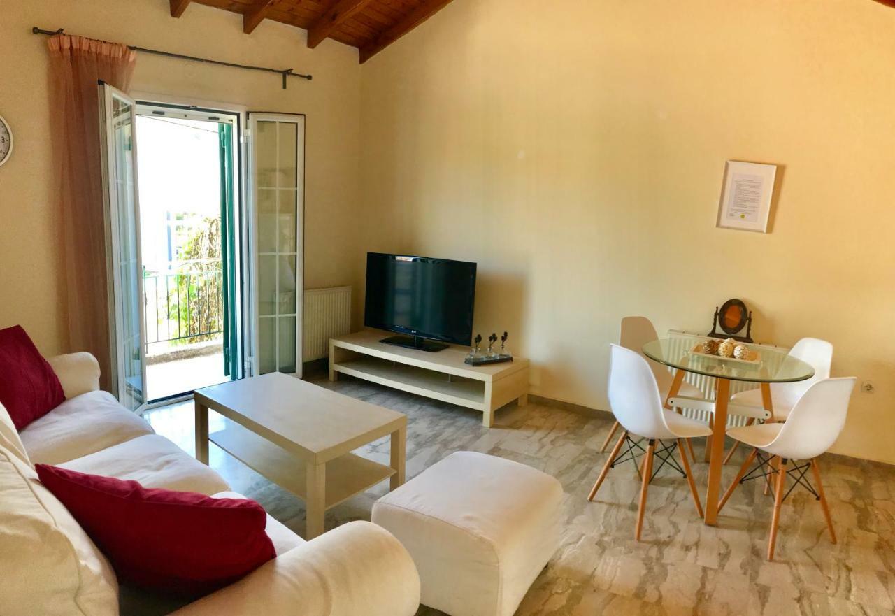 Wooden Ceiling Apartment - Close To City Center Kanálion Exterior foto
