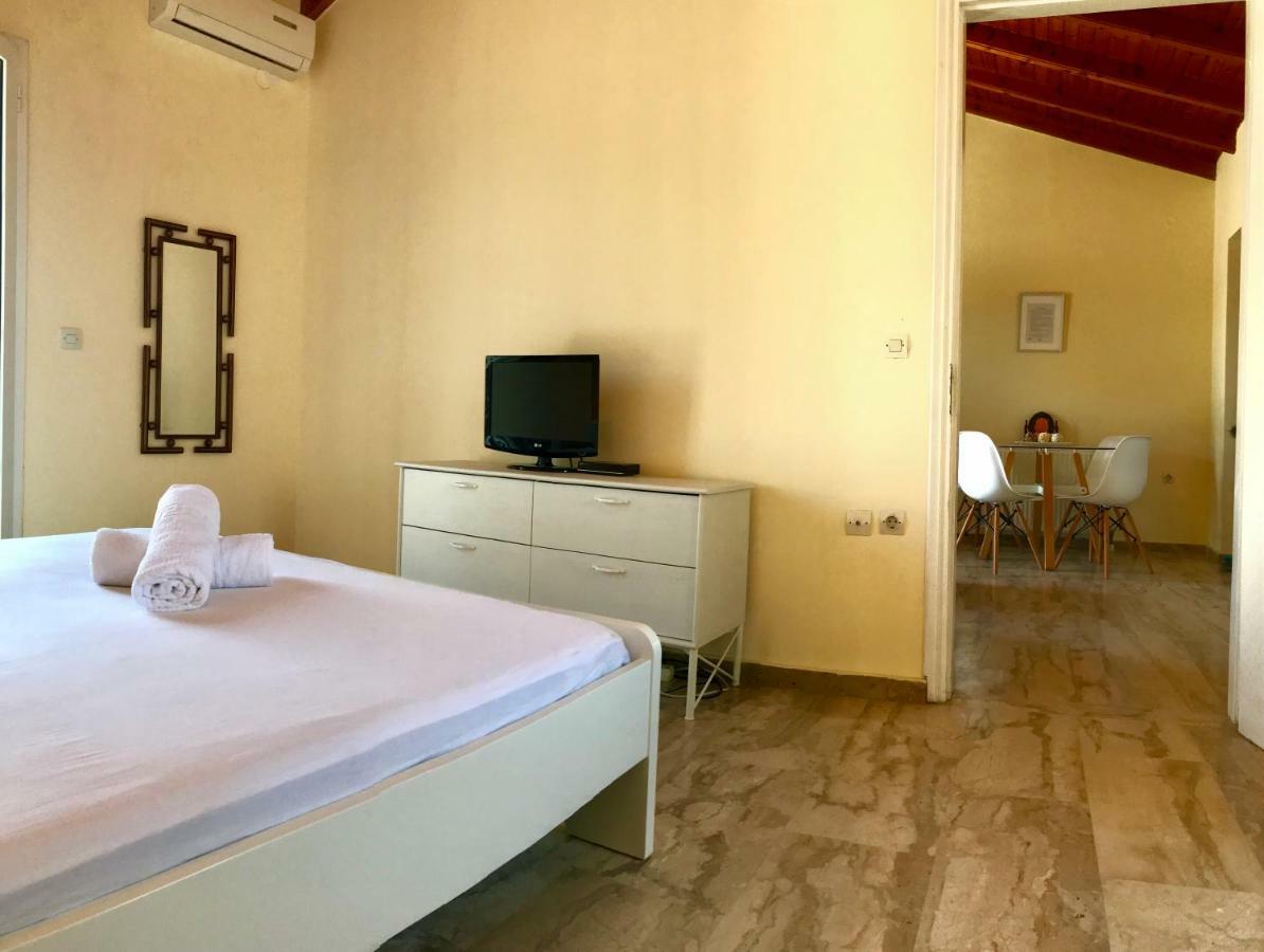 Wooden Ceiling Apartment - Close To City Center Kanálion Exterior foto
